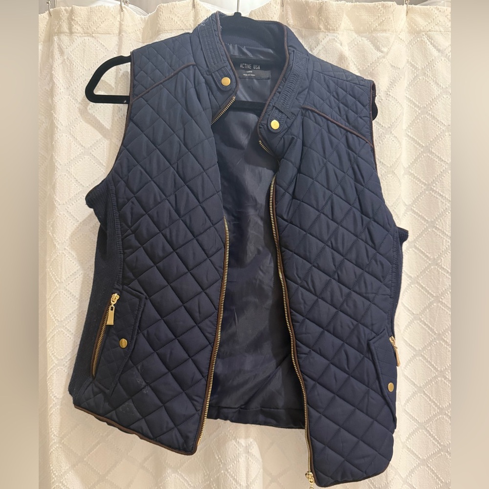 Active USA navy puffer vest